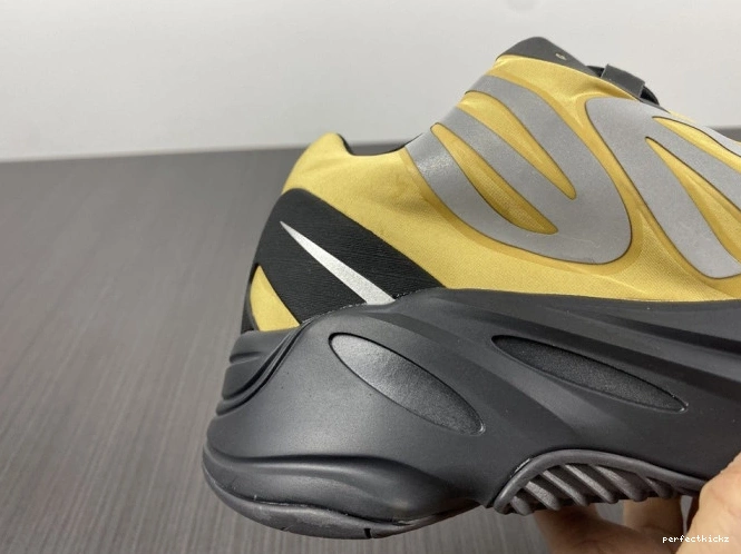 Yeezy Flux' GZ0717 MNVN 'Honey Boost 700 0812
